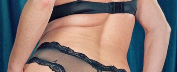 belle-femme-cougar-nue-blonde-lingerie-top