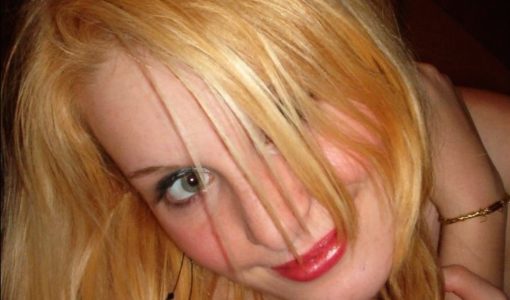 Jolie blonde pour homme mature