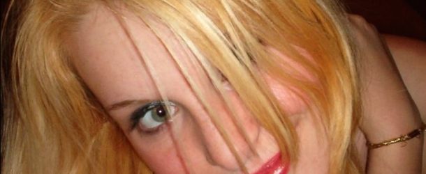 Jolie blonde pour homme mature