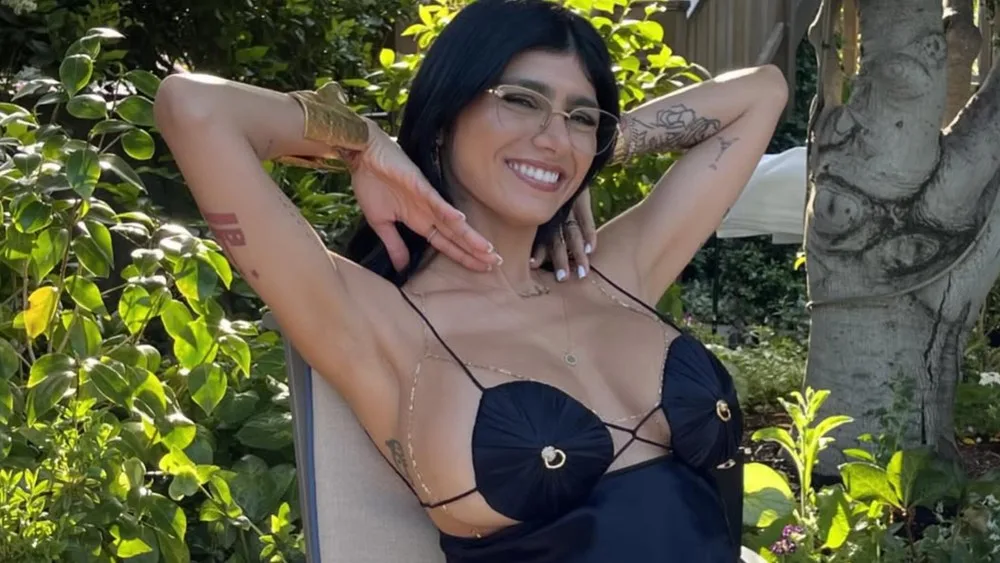 mia khalifa 02